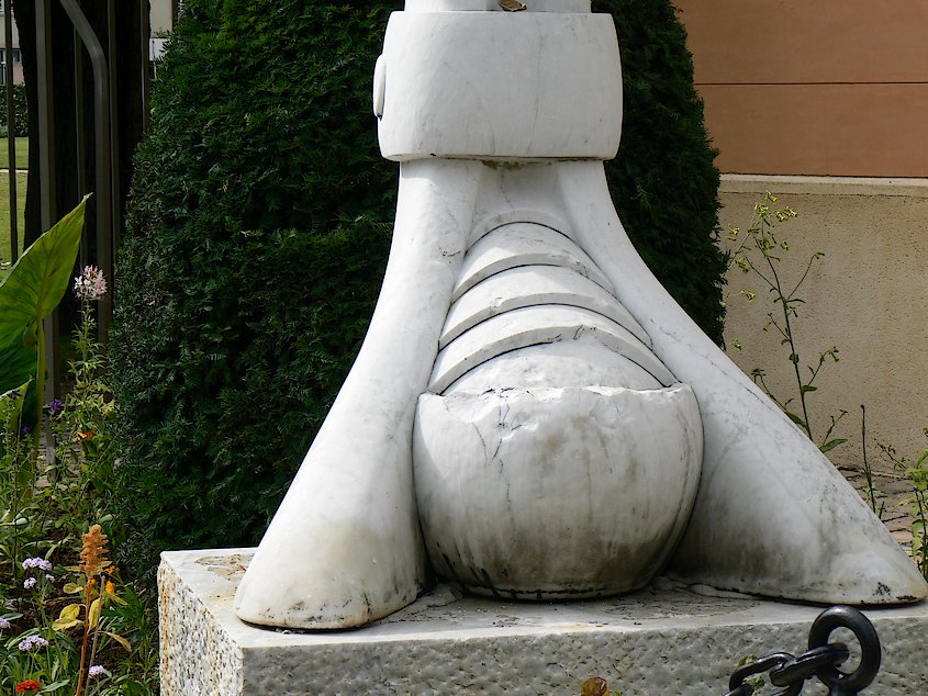 Sculpture: Le Donjon 093